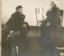 Фотография. Драмкружок больных в Ставропольской психиатрической больнице. 1930-е гг. Из фотоальбома главного врача А.Я. Доршта 1939 г.